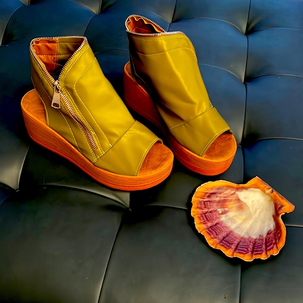 Fashion pea green zipper boot open toe sandal